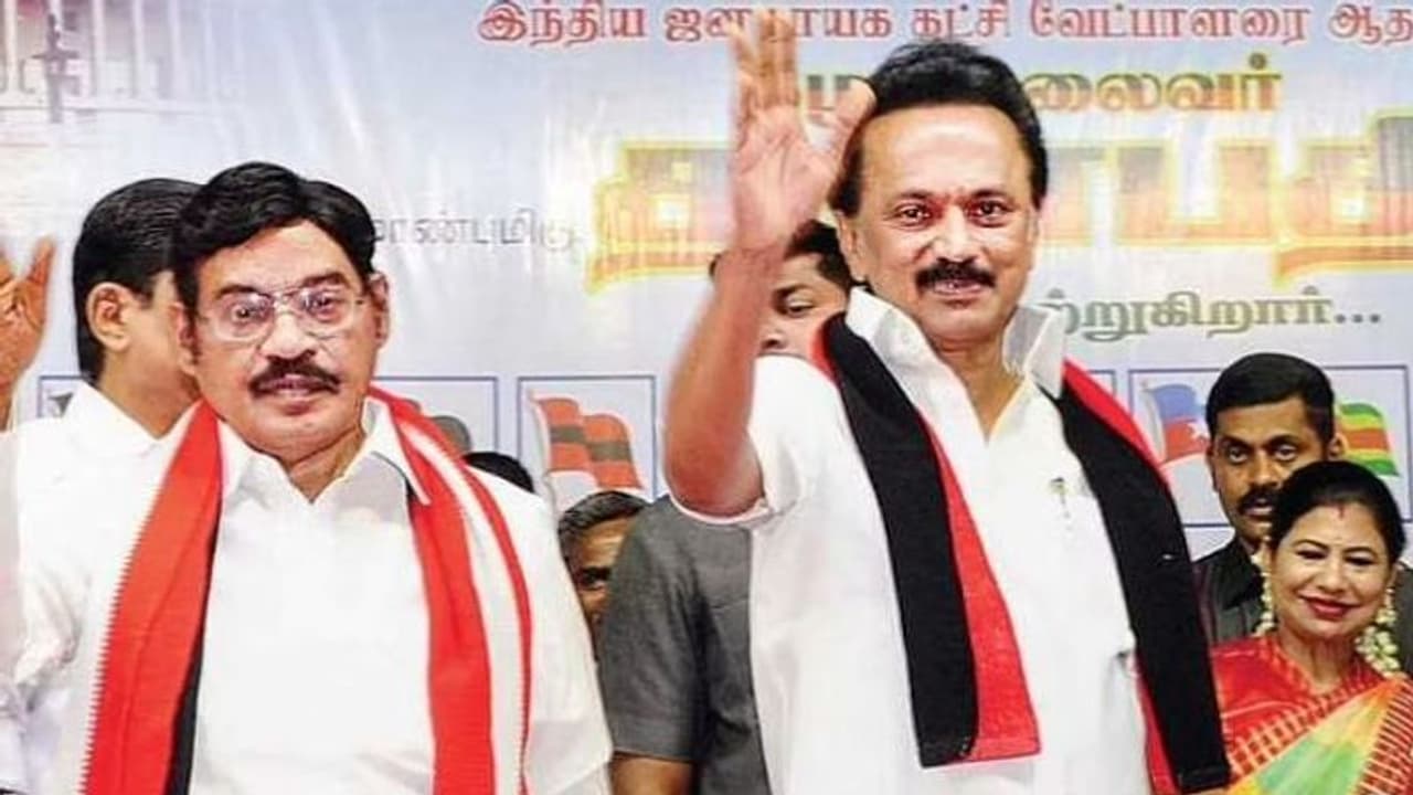 எம்.பி பதவியில் இருந்து பாரி வேந்தரை உடனே தூக்குங்க.. ஸ்டாலினுக்கு பறந்த கடிதம் பின்னணி இதுதானா.! எம்.பி பதவியில் இருந்து பாரி வேந்தரை உடனே தூக்குங்க.. ஸ்டாலினுக்கு பறந்த கடிதம் பின்னணி இதுதானா.!