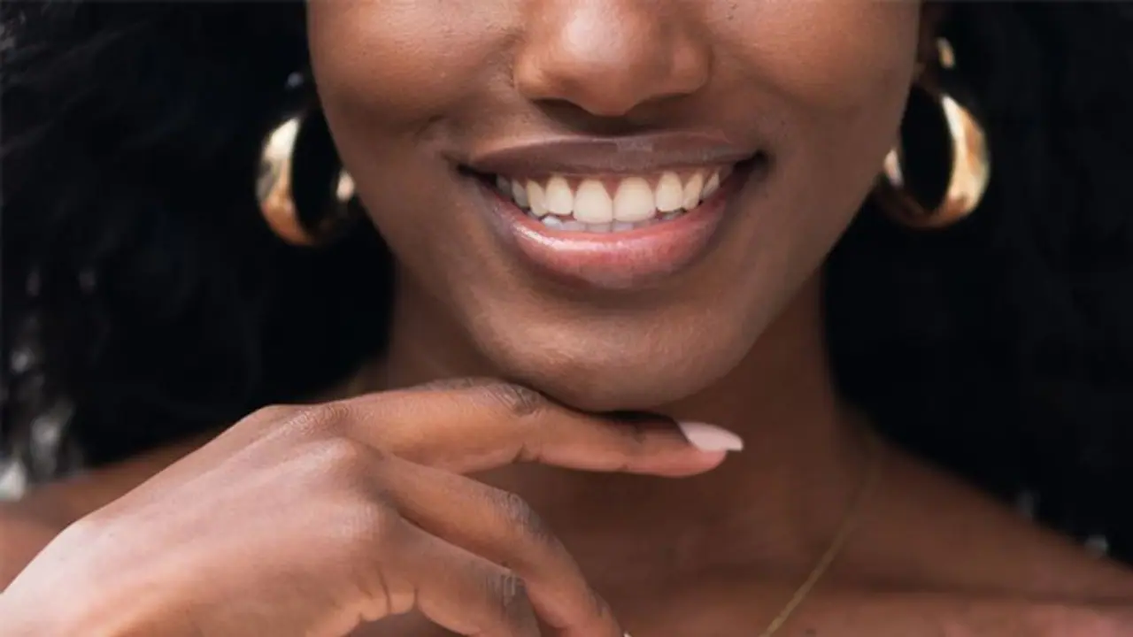 Teeth: பற்களில் மஞ்சள் கறையா? இந்த டிப்ஸ் உங்களுக்கு தான்!