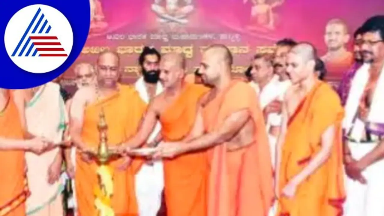 ವೃತ್ತಿಯನ್ನೇ ದೇವರಂತೆ ಪೂಜಿಸಿ; ಪೇಜಾವರಶ್ರೀ