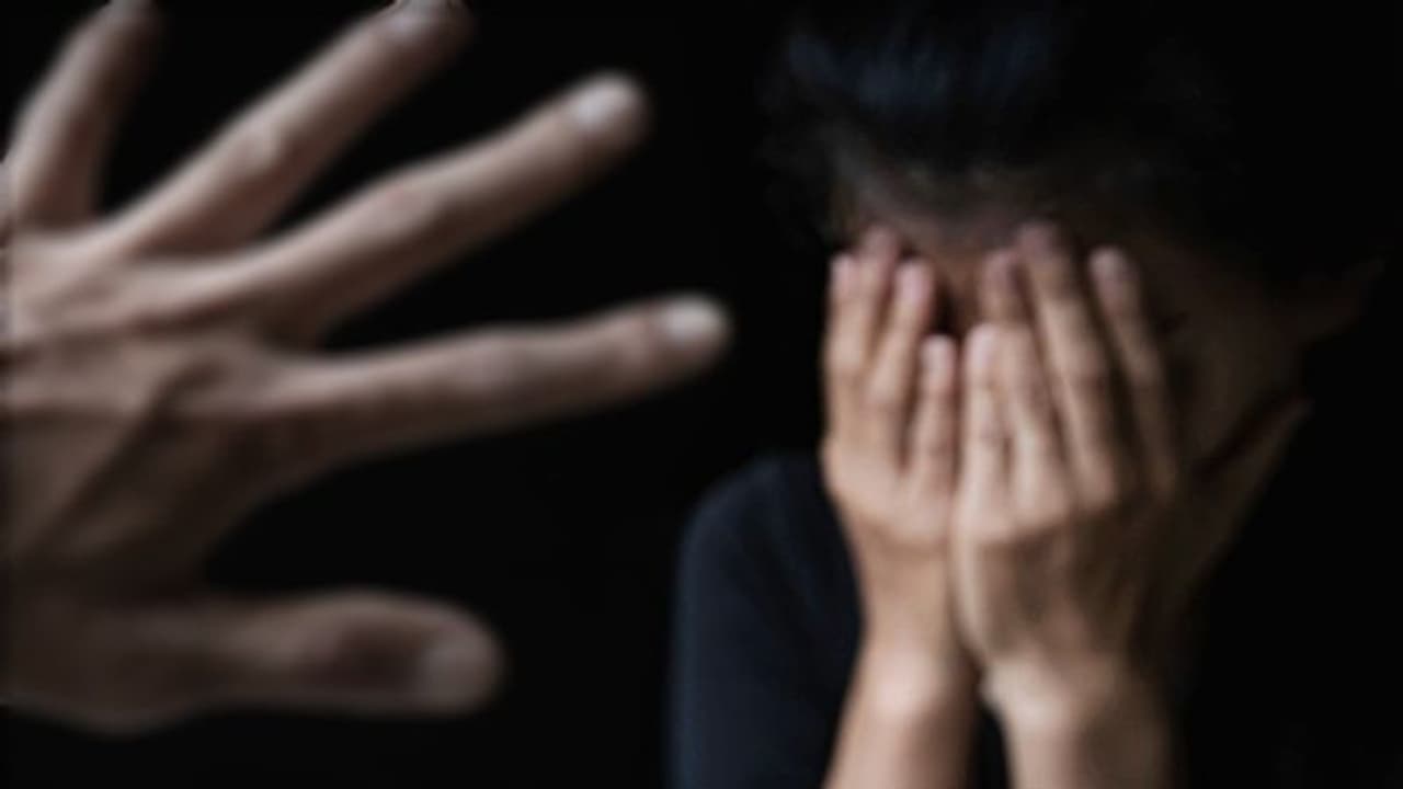 एक लड़की 7 शैतान, प्यार में धोखे की ऐसी कहानी जिसे जानकर रूह कांप जाएगी एक लड़की 7 शैतान, प्यार में धोखे की ऐसी कहानी जिसे जानकर रूह कांप जाएगी