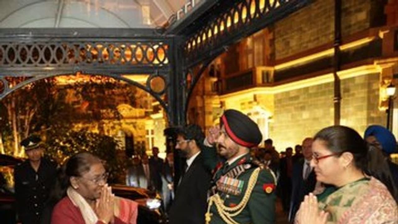 ব্রিটেনের রানির শেষযাত্রায় সঙ্গী ভারত, শ্রদ্ধাজ্ঞাপন রাষ্ট্রপতি দ্রৌপদী মুর্মুর, দেখুন ভিডিও ব্রিটেনের রানির শেষযাত্রায় সঙ্গী ভারত, শ্রদ্ধাজ্ঞাপন রাষ্ট্রপতি দ্রৌপদী মুর্মুর, দেখুন ভিডিও