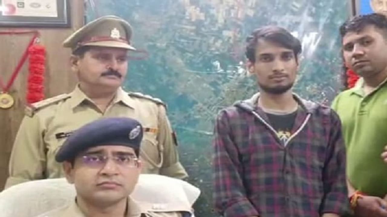 गाजियाबाद: डॉक्टर को मिली थी 'सिर तन से जुदा करने की धमकी', अब पुलिस मे मामले पर किया चौंकाने वाला खुलासा गाजियाबाद: डॉक्टर को मिली थी 'सिर तन से जुदा करने की धमकी', अब पुलिस मे मामले पर किया चौंकाने वाला खुलासा