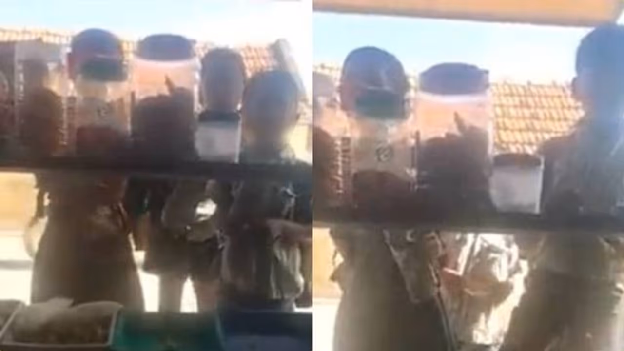 తమిళనాడులో ఇంకా అంటరానితనం.. ఎస్సీలకు విక్రయించమన్న కిరాణం యజమాని.. వీడియో వైరల్ తమిళనాడులో ఇంకా అంటరానితనం.. ఎస్సీలకు విక్రయించమన్న కిరాణం యజమాని.. వీడియో వైరల్