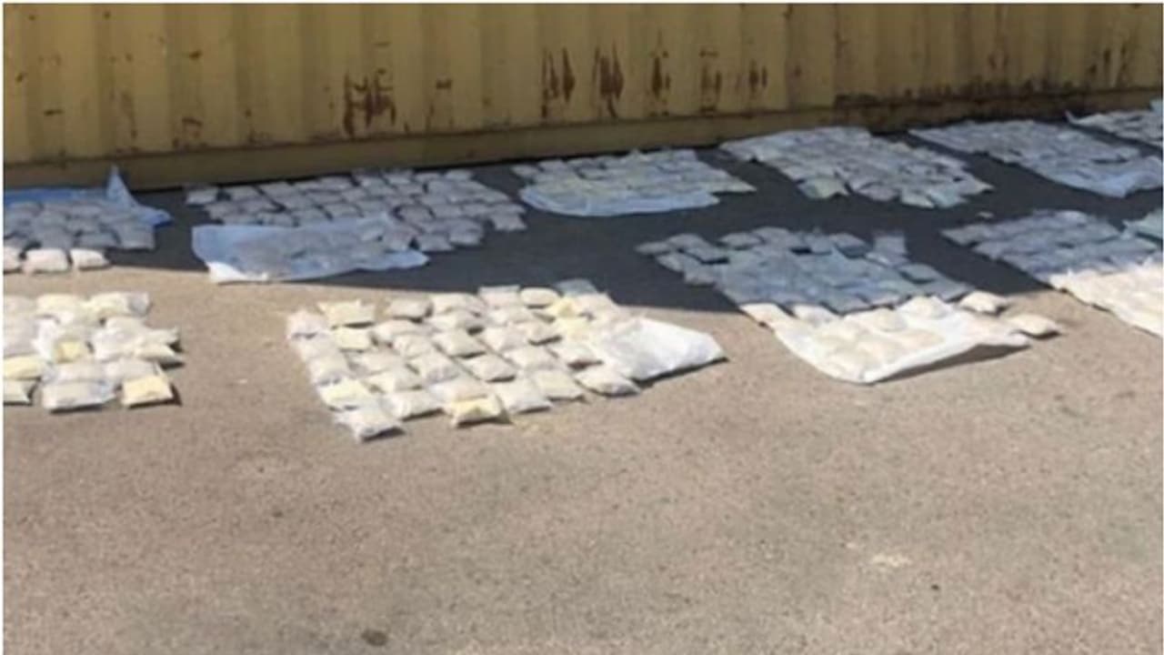 ലഹരി ഗുളികകള് കടത്താന് ശ്രമം; പിടികൂടിയത് 10 ലക്ഷം ക്യാപ്റ്റഗണ് ഗുളികകള് ലഹരി ഗുളികകള് കടത്താന് ശ്രമം; പിടികൂടിയത് 10 ലക്ഷം ക്യാപ്റ്റഗണ് ഗുളികകള്