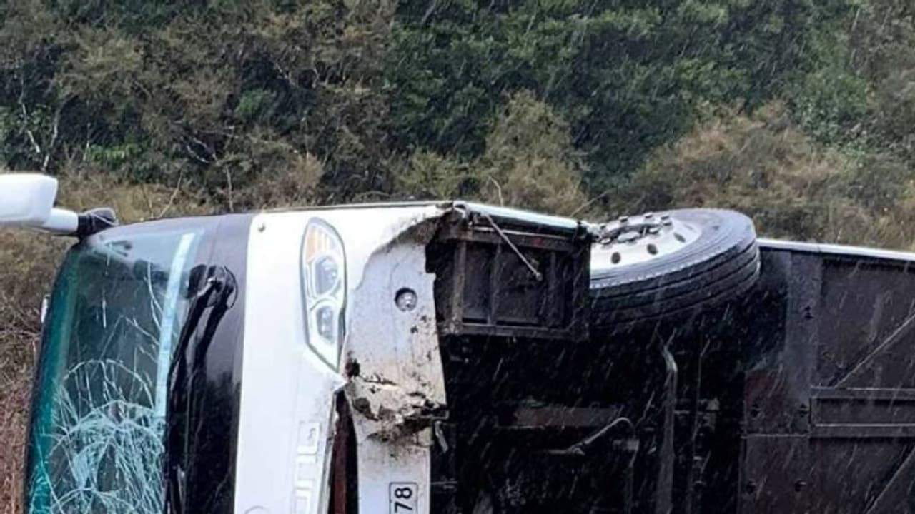 'ഈ വർഷത്തെ ഏറ്റവും വലിയ വാഹനാപകടം', 47 പേരുമായി സഞ്ചരിച്ച ബസ് കൊക്കയിലേക്ക് മറിഞ്ഞ് ചൈനയിൽ 27 പേർ മരിച്ചു 'ഈ വർഷത്തെ ഏറ്റവും വലിയ വാഹനാപകടം', 47 പേരുമായി സഞ്ചരിച്ച ബസ് കൊക്കയിലേക്ക് മറിഞ്ഞ് ചൈനയിൽ 27 പേർ മരിച്ചു