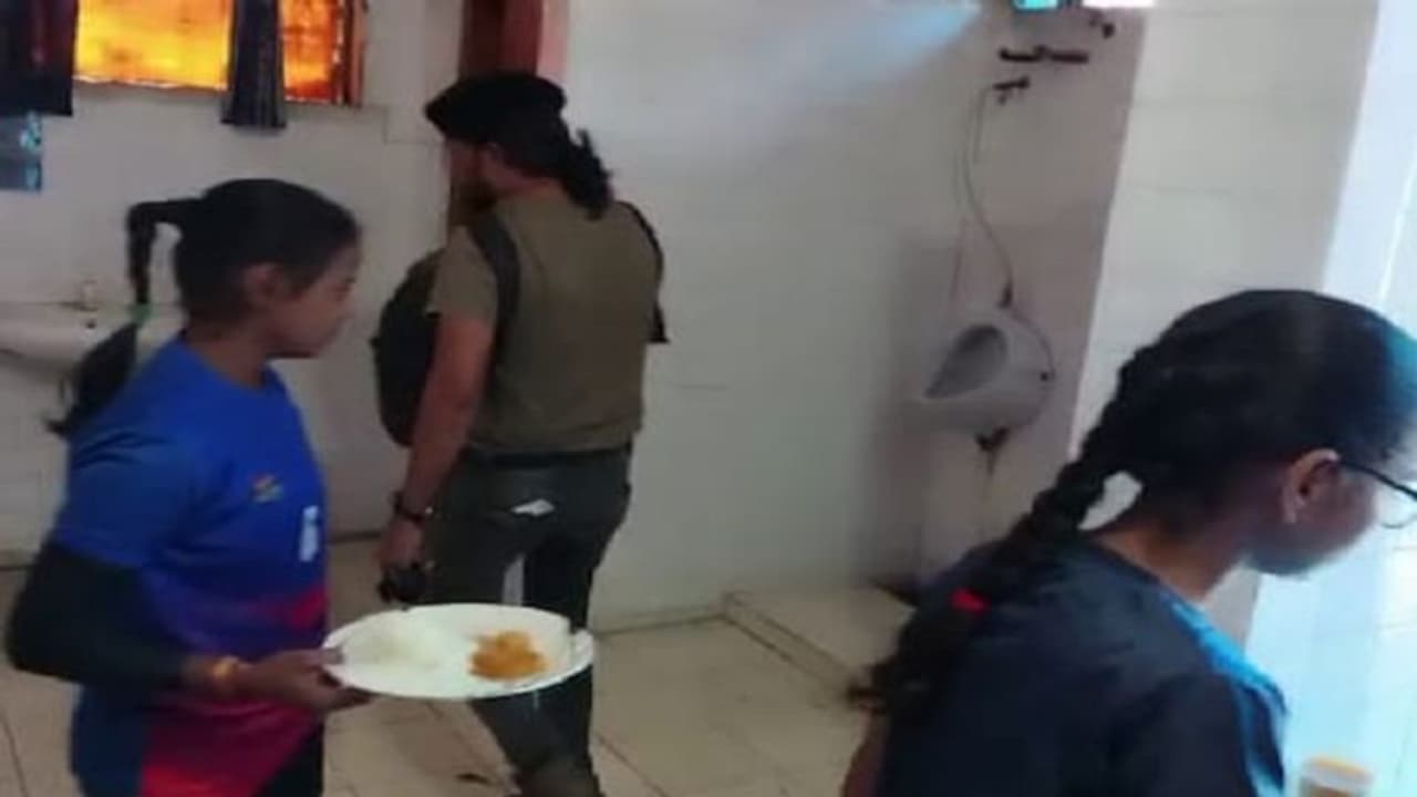 വനിതാ കബഡി താരങ്ങള്‍ക്ക് പുരുഷ ടോയ്‌ലെറ്റില്‍ ഭക്ഷണം നല്‍കിയ സംഭവം;യുപി സര്‍ക്കാര്‍ നടപടിയെടുക്കണമെന്ന് ധവാന്‍