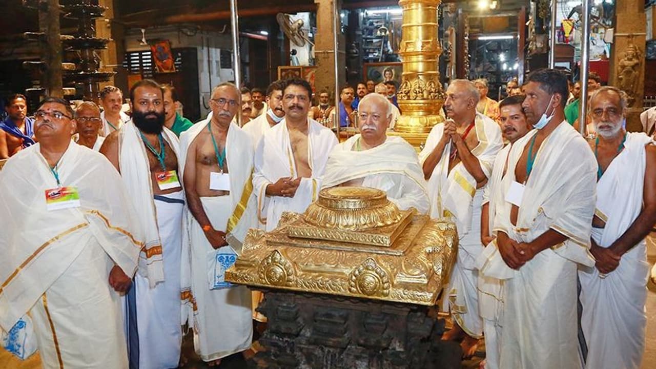 ആർഎസ്എസ് മേധാവി മോഹൻ ഭഗവത് ഗുരുവായൂർ ക്ഷേത്ര ദർശനം നടത്തി ആർഎസ്എസ് മേധാവി മോഹൻ ഭഗവത് ഗുരുവായൂർ ക്ഷേത്ര ദർശനം നടത്തി