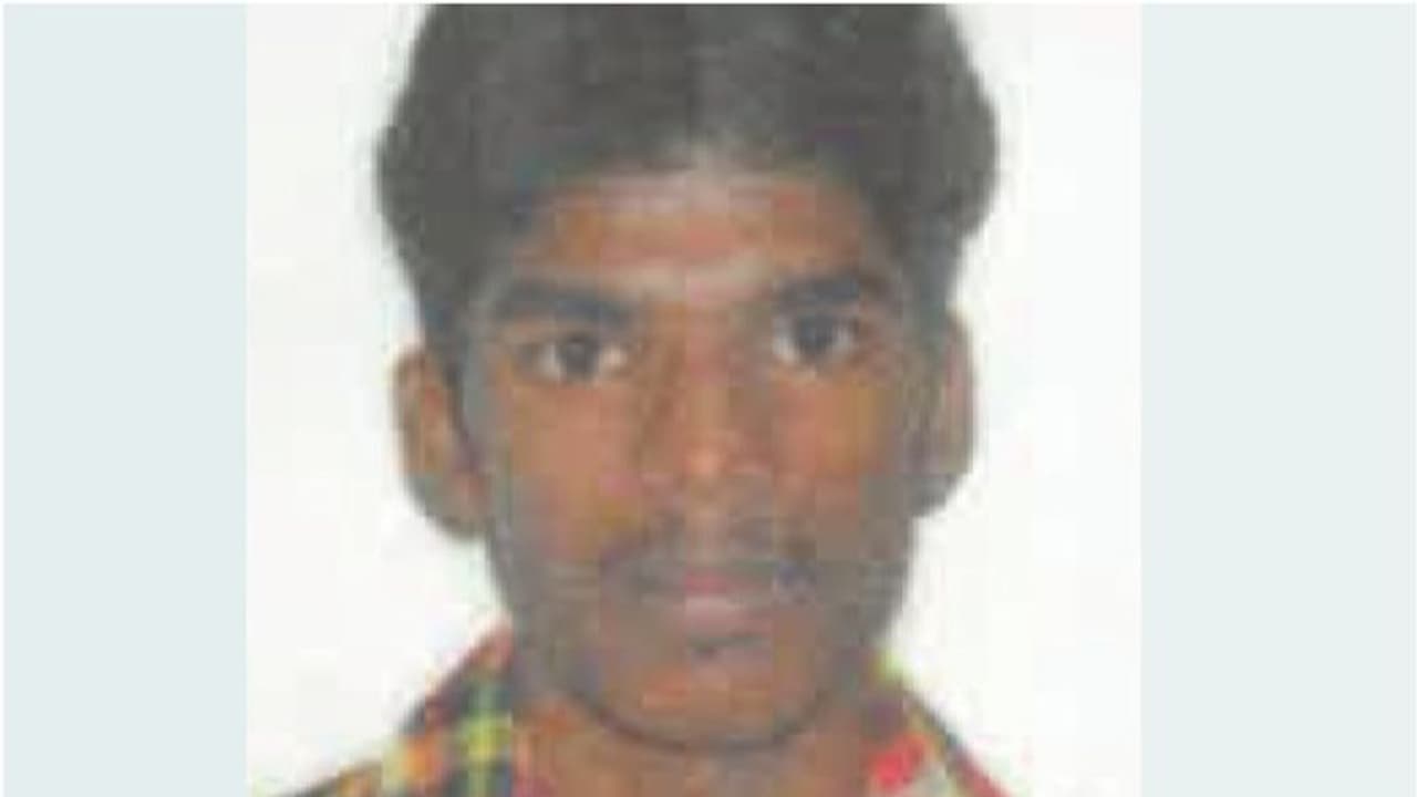 പ്രവാസി മലയാളി യുവാവിനെ തൂങ്ങിമരിച്ച നിലയില് കണ്ടെത്തി പ്രവാസി മലയാളി യുവാവിനെ തൂങ്ങിമരിച്ച നിലയില് കണ്ടെത്തി