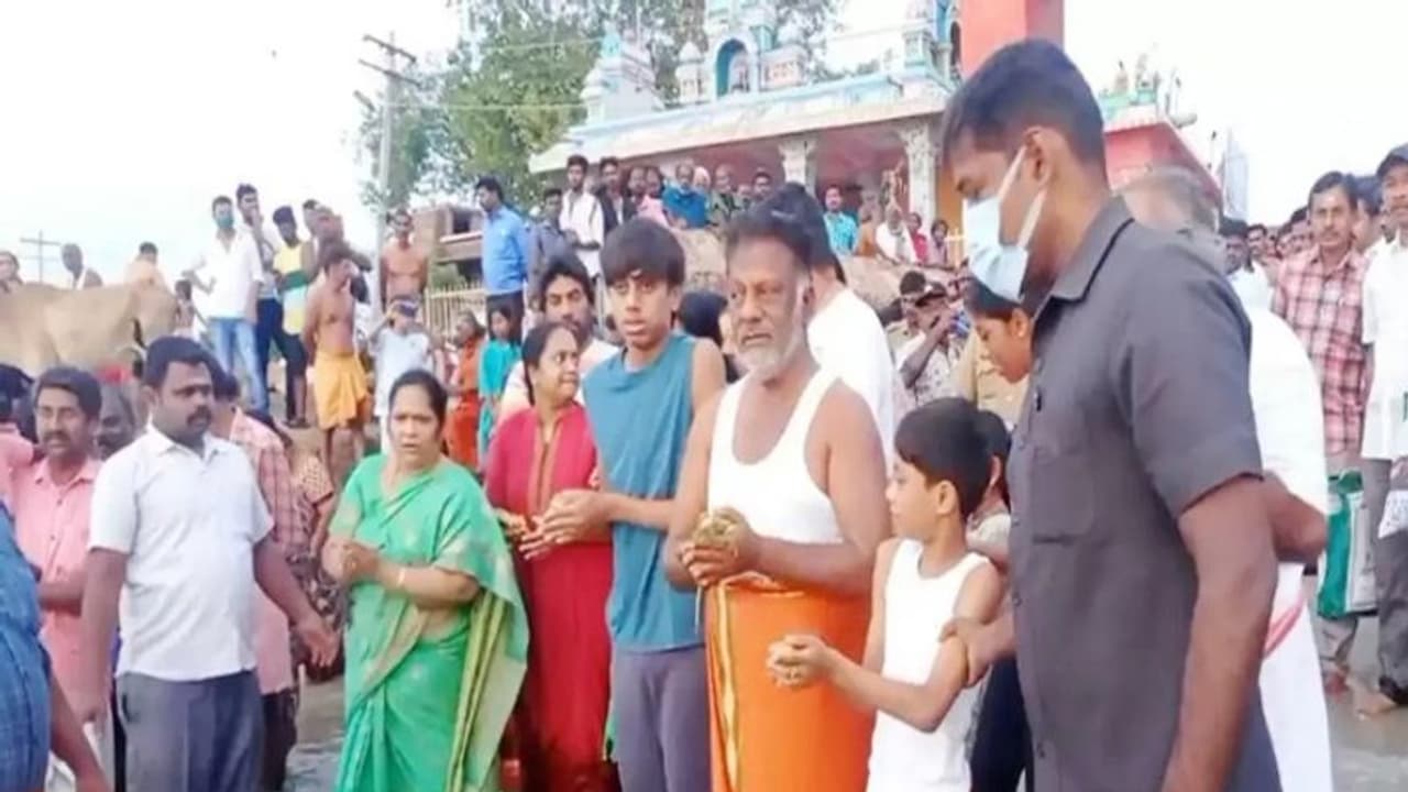 ராமேஸ்வரத்தில் ஓபிஎஸ் குடும்பத்தினருடன் வழிபாடு.. என்ன காரணம் தெரியுமா? வெளியான தகவல்..! ராமேஸ்வரத்தில் ஓபிஎஸ் குடும்பத்தினருடன் வழிபாடு.. என்ன காரணம் தெரியுமா? வெளியான தகவல்..!