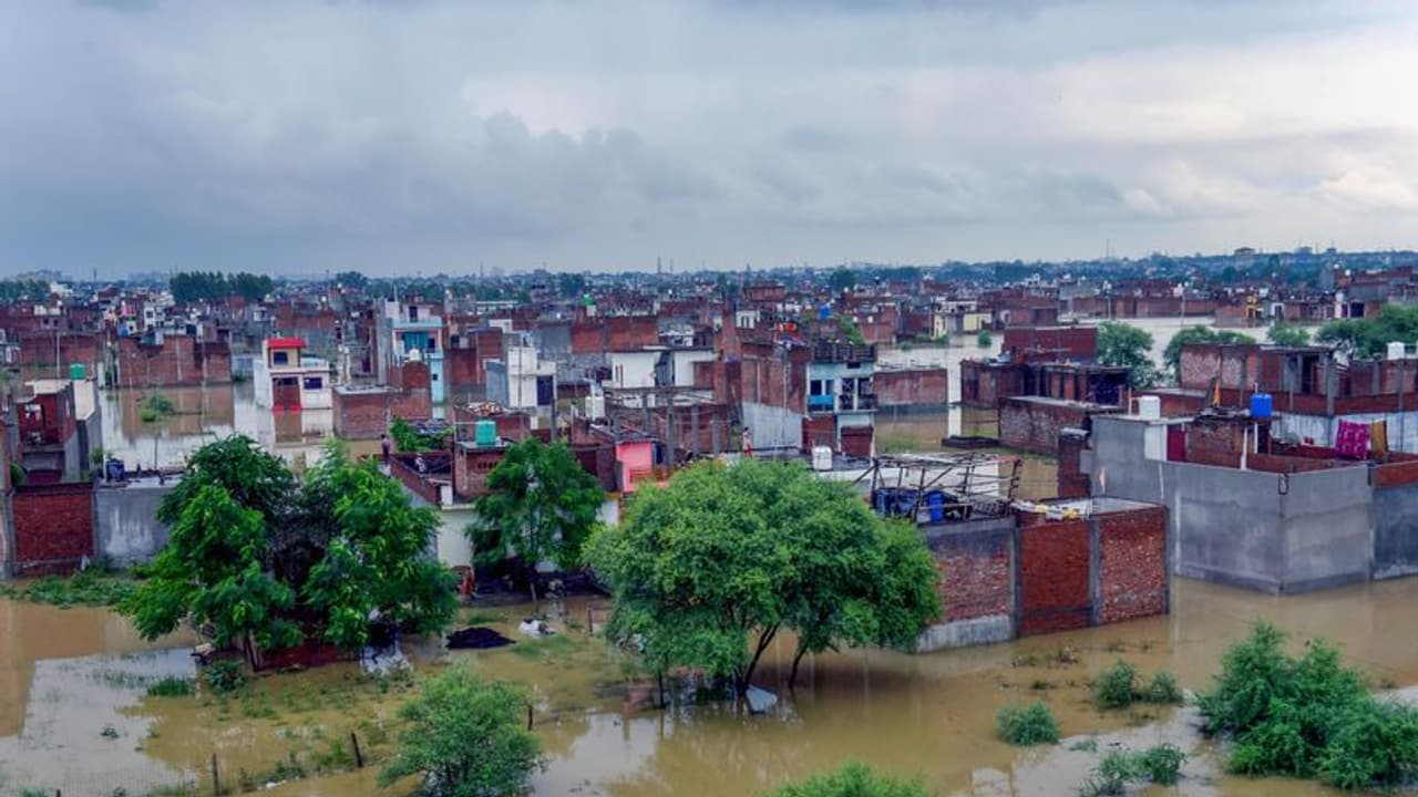 Monsoon update: उत्तर पश्चिम, मध्य और दक्षिण भारत में थमा बारिश का दौर, लेकिन कुछ राज्यों के लिए अलर्ट Monsoon update: उत्तर पश्चिम, मध्य और दक्षिण भारत में थमा बारिश का दौर, लेकिन कुछ राज्यों के लिए अलर्ट