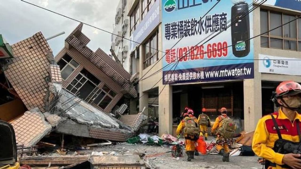 തായ്വാനിൽ വൻ ഭൂചലനം, ട്രെയിൻ പാളം തെറ്റി, കെട്ടിടങ്ങൾ തകർന്നു തായ്വാനിൽ വൻ ഭൂചലനം, ട്രെയിൻ പാളം തെറ്റി, കെട്ടിടങ്ങൾ തകർന്നു