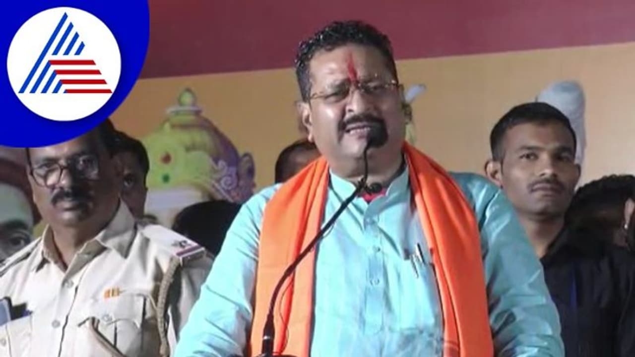 Gadag: ಯಡಿಯೂರಪ್ಪಗೆ ಆಮಂತ್ರಣ ನೀಡಬೇಕಾ?: ಶಾಸಕ ಬಸನಗೌಡ ಪಾಟೀಲ ಯತ್ನಾಳ Gadag: ಯಡಿಯೂರಪ್ಪಗೆ ಆಮಂತ್ರಣ ನೀಡಬೇಕಾ?: ಶಾಸಕ ಬಸನಗೌಡ ಪಾಟೀಲ ಯತ್ನಾಳ