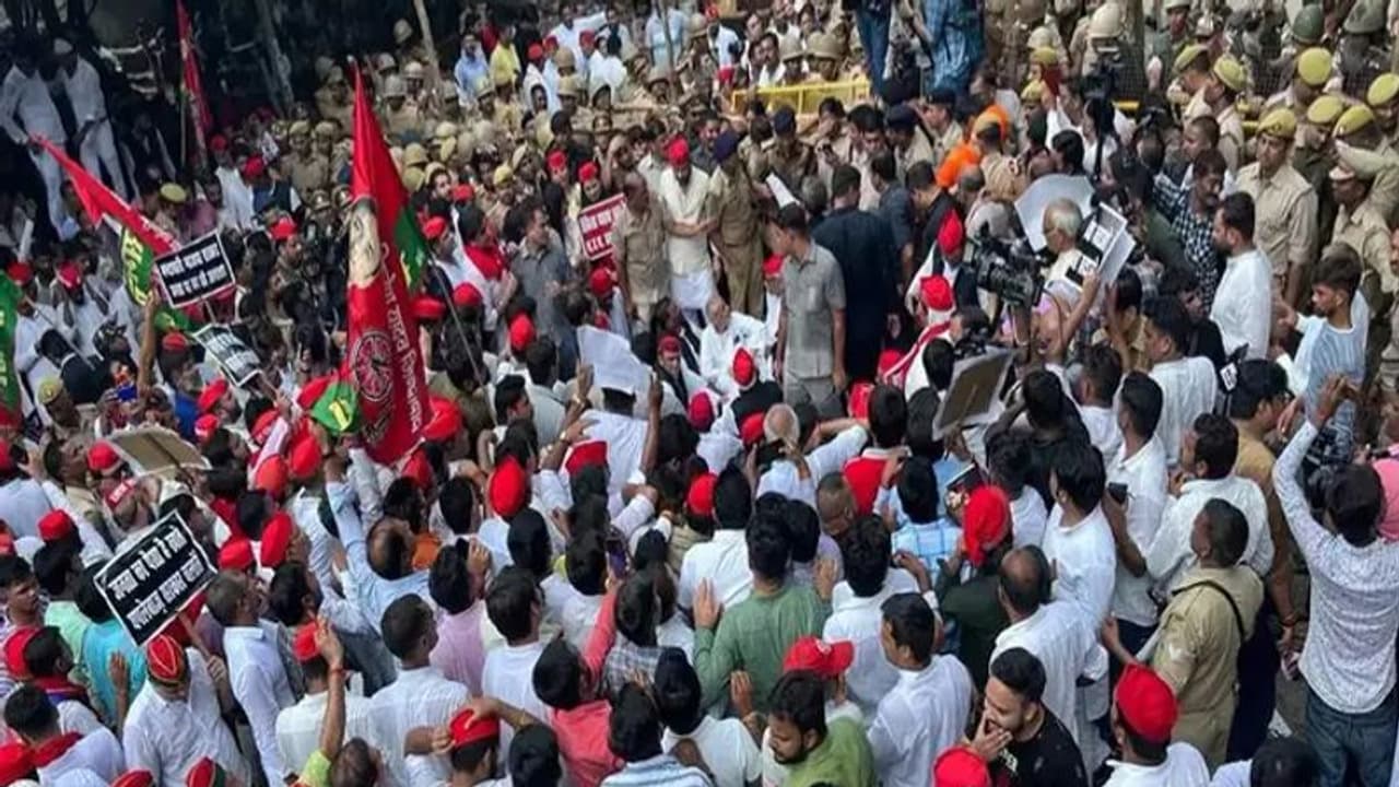 യോഗി സര്ക്കാറിനെ വിറപ്പിച്ച് അഖിലേഷിന്റെ കൂറ്റന് റാലി; വന്സുരക്ഷാ സന്നാഹവുമായി പൊലീസ് യോഗി സര്ക്കാറിനെ വിറപ്പിച്ച് അഖിലേഷിന്റെ കൂറ്റന് റാലി; വന്സുരക്ഷാ സന്നാഹവുമായി പൊലീസ്