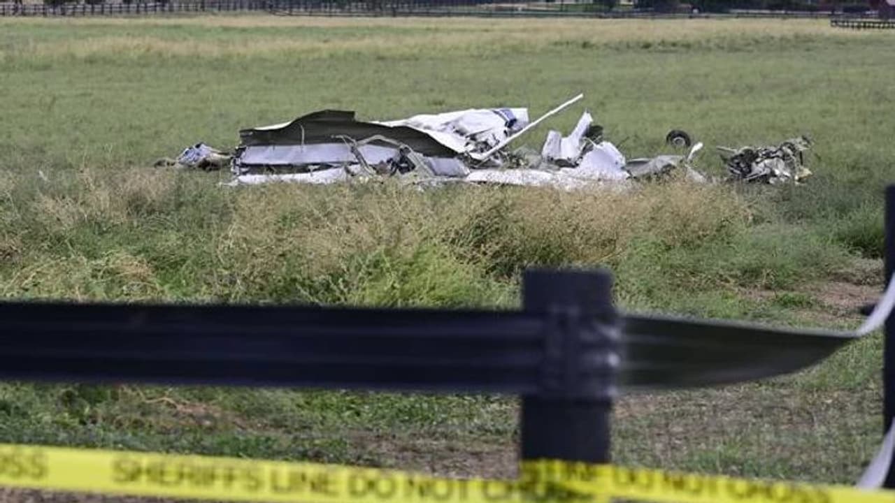 ആകാശത്തുവച്ച് ചെറുവിമാനങ്ങൾ കൂട്ടിയിടിച്ചതിൽ മരിച്ചത് മൂന്നുപേർ ആകാശത്തുവച്ച് ചെറുവിമാനങ്ങൾ കൂട്ടിയിടിച്ചതിൽ മരിച്ചത് മൂന്നുപേർ