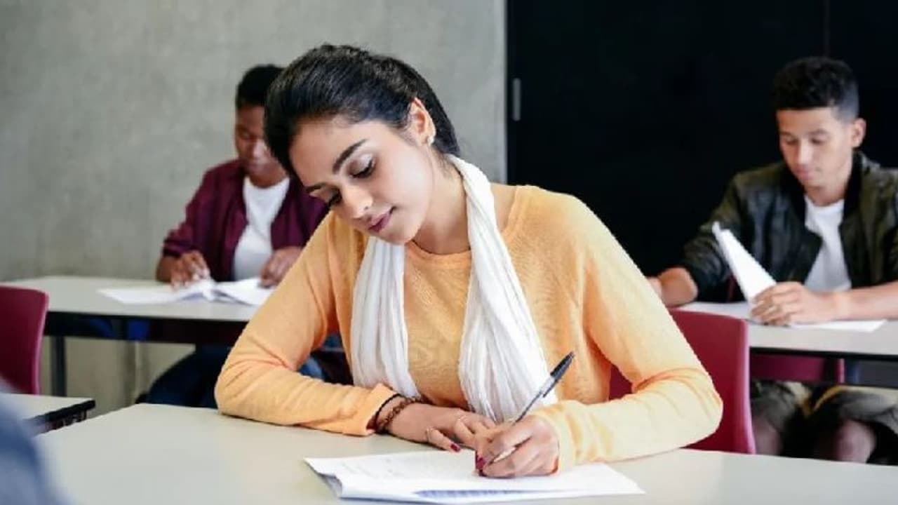 मध्य प्रदेश के युवाओं को CM शिवराज ने दी खुशखबरी, MPPSC Exam में मिलेगी 3 साल की छूट मध्य प्रदेश के युवाओं को CM शिवराज ने दी खुशखबरी, MPPSC Exam में मिलेगी 3 साल की छूट