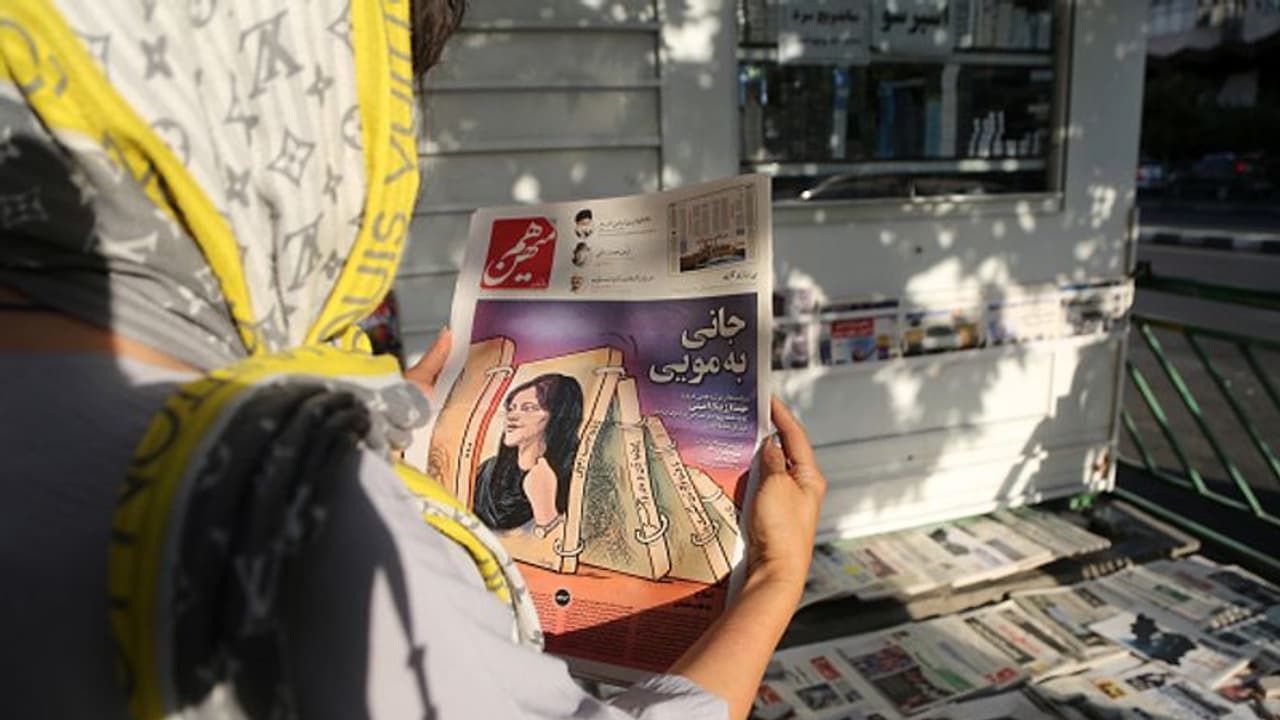 'Let women decide...' Sadhguru on anti Hijab protests by Iranian women