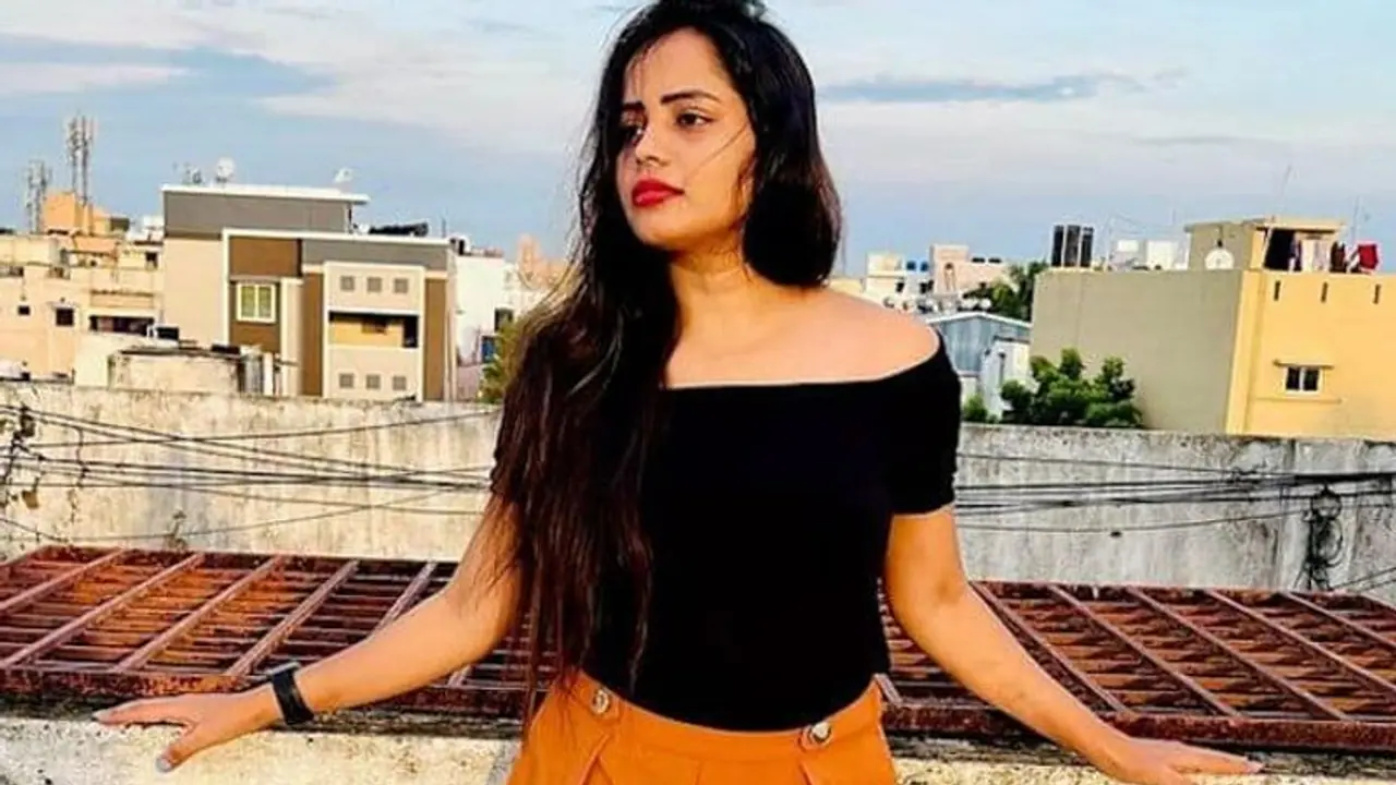 पंखे से लटकी मिली 29 साल की एक्ट्रेस की लाश, सुसाइड नोट में किया वजह का खुलासा पंखे से लटकी मिली 29 साल की एक्ट्रेस की लाश, सुसाइड नोट में किया वजह का खुलासा