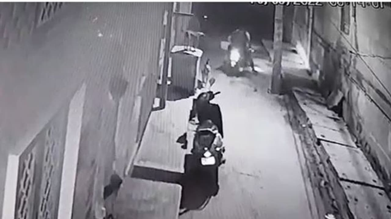 राजस्थान में भाजपा नेता के घर पर हमला, बाइक सवार तीन बदमाशों ने की फायरिंग