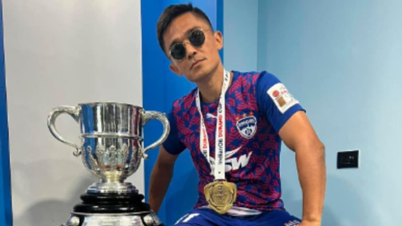 অবশেষে দুই দশকের অধরা স্বপ্নপূরণ, ডুরান্ড চ্যাম্পিয়ন হয়ে কী বললেন সুনীল ছেত্রী অবশেষে দুই দশকের অধরা স্বপ্নপূরণ, ডুরান্ড চ্যাম্পিয়ন হয়ে কী বললেন সুনীল ছেত্রী