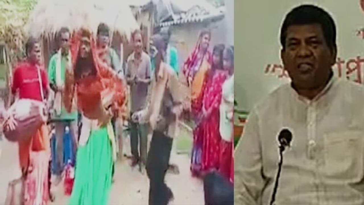 “এ রাজ্যের অভাব যাবে না”, গ্রাম বাংলার ভাদু গান ফেসবুকে পোস্ট করে শাসকদলকে খোঁচা বিজেপির “এ রাজ্যের অভাব যাবে না”, গ্রাম বাংলার ভাদু গান ফেসবুকে পোস্ট করে শাসকদলকে খোঁচা বিজেপির