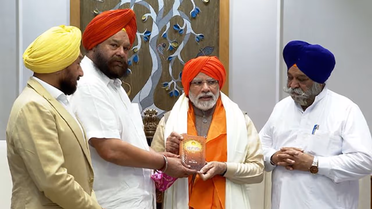 মোদীর জন্মদিন উপলক্ষ্যে অখন্ড পাঠ, প্রধানমন্ত্রীর সঙ্গে সাক্ষাত শিখ প্রতিনিধি দলের মোদীর জন্মদিন উপলক্ষ্যে অখন্ড পাঠ, প্রধানমন্ত্রীর সঙ্গে সাক্ষাত শিখ প্রতিনিধি দলের