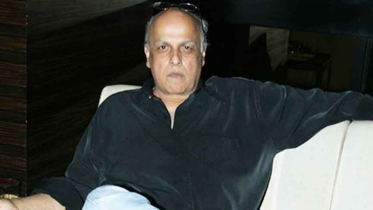 ఆలియా భట్ తండ్రి బాలీవుడ్ స్టార్ డైరెక్టర్ కు హార్ట్ సర్జరీ, కోలుకుంటున్న మహేష్ భట్ ఆలియా భట్ తండ్రి బాలీవుడ్ స్టార్ డైరెక్టర్ కు హార్ట్ సర్జరీ, కోలుకుంటున్న మహేష్ భట్