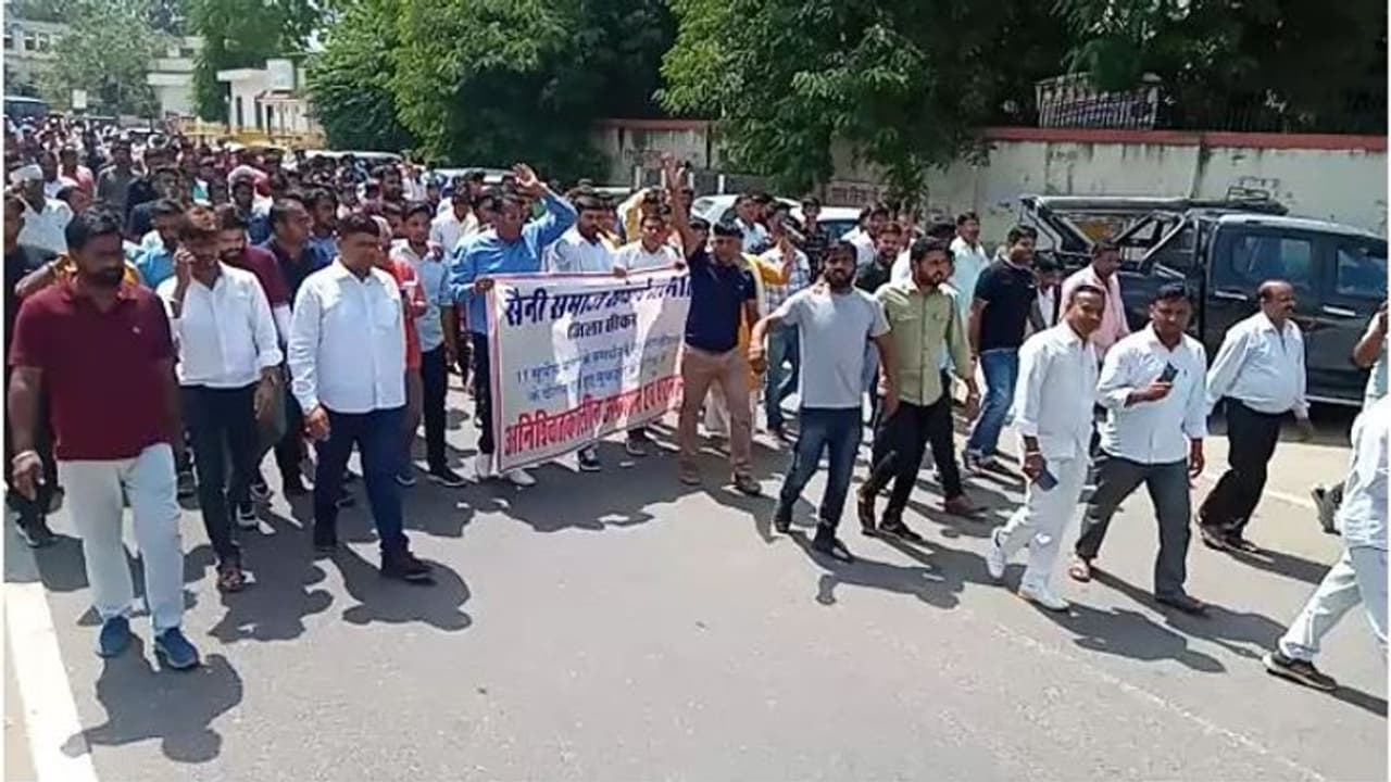 শিলংয়ে এক উপজাতীয় সমাবেশে পথচারীদের উপর হামলা চালায় সমাবেশে অংশগ্রহণকারীরা শিলংয়ে এক উপজাতীয় সমাবেশে পথচারীদের উপর হামলা চালায় সমাবেশে অংশগ্রহণকারীরা