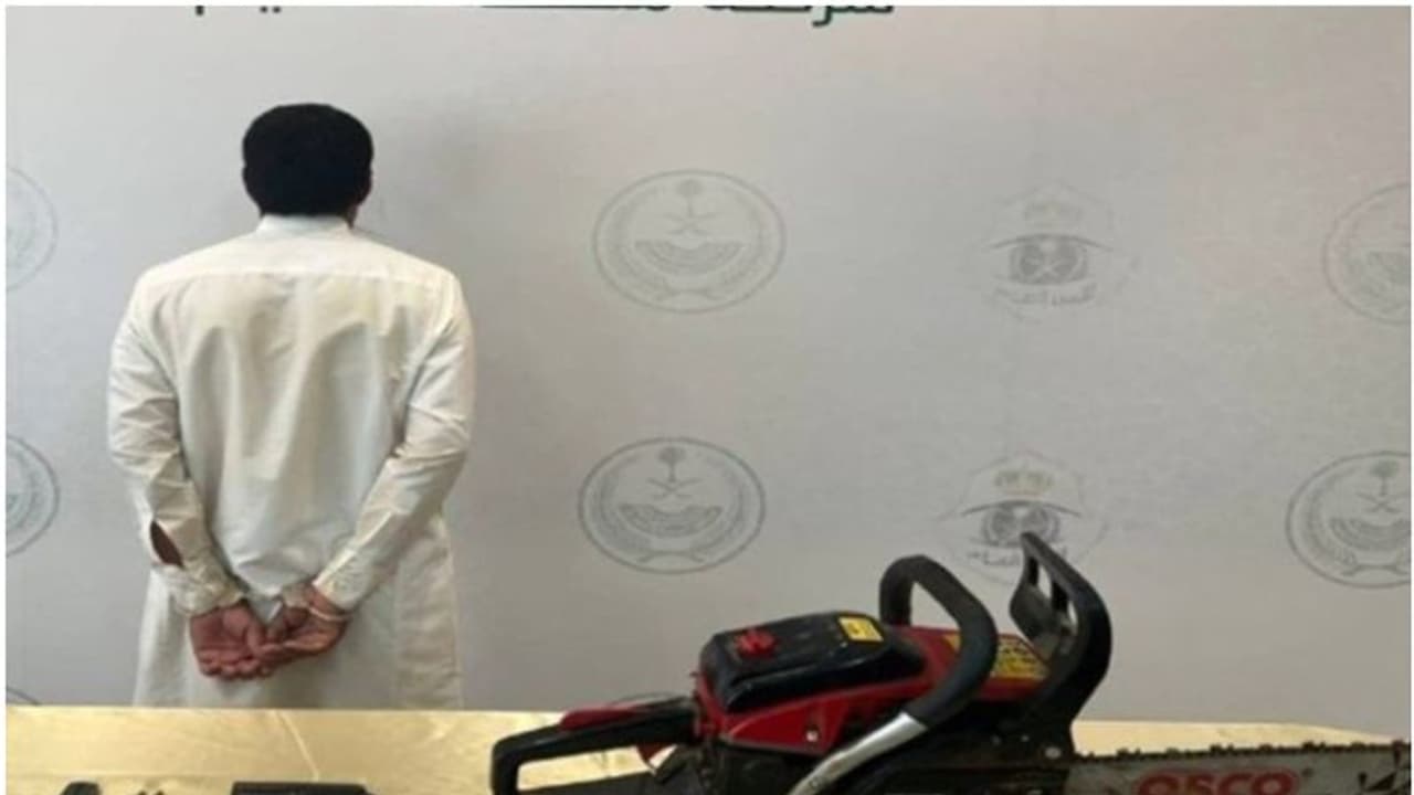 മരങ്ങള് മുറിച്ച ദൃശ്യങ്ങള് സോഷ്യല് മീഡിയയില് പ്രചരിച്ചു; യുവാവ് സൗദിയില് അറസ്റ്റില് മരങ്ങള് മുറിച്ച ദൃശ്യങ്ങള് സോഷ്യല് മീഡിയയില് പ്രചരിച്ചു; യുവാവ് സൗദിയില് അറസ്റ്റില്