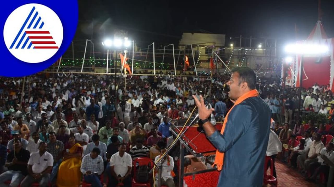 ಸಾವರ್ಕರ್ ಬಗ್ಗೆ ಕೆಟ್ಟದಾಗಿ ಮಾತನಾಡಿರೋ ಸಿದ್ದು ಗೋಮೂತ್ರ ಕುಡಿದು ಪ್ರಾಯಶ್ಚಿತ್ತ ಮಾಡಿಕೊಳ್ಳಲಿ: ಚಕ್ರವರ್ತಿ ಸೂಲಿಬೆಲೆ ಸಾವರ್ಕರ್ ಬಗ್ಗೆ ಕೆಟ್ಟದಾಗಿ ಮಾತನಾಡಿರೋ ಸಿದ್ದು ಗೋಮೂತ್ರ ಕುಡಿದು ಪ್ರಾಯಶ್ಚಿತ್ತ ಮಾಡಿಕೊಳ್ಳಲಿ: ಚಕ್ರವರ್ತಿ ಸೂಲಿಬೆಲೆ