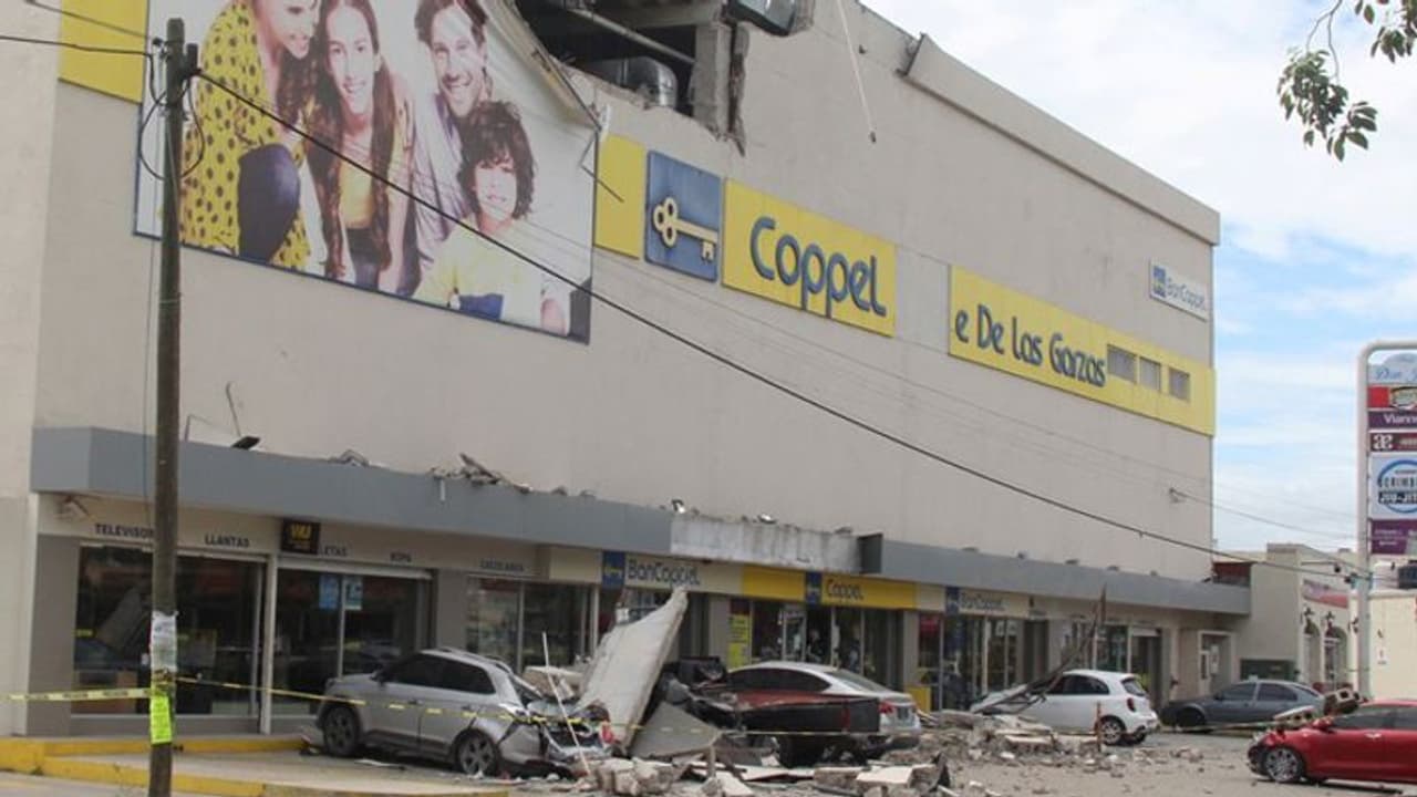 மெக்சிகோவில் சக்தி வாய்ந்த நிலநடுக்கம்! அலறியடித்துக் கொண்டு பொதுமக்கள் சாலையில் தஞ்சம்! சுனாமி எச்சரிக்கை.! மெக்சிகோவில் சக்தி வாய்ந்த நிலநடுக்கம்! அலறியடித்துக் கொண்டு பொதுமக்கள் சாலையில் தஞ்சம்! சுனாமி எச்சரிக்கை.!