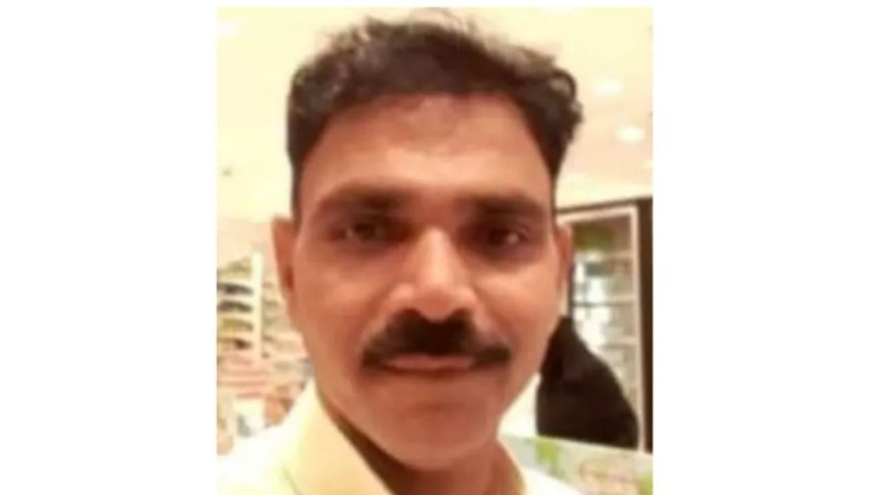 ഒരു മാസം മുമ്പ് നാട്ടില് നിന്നെത്തിയ പ്രവാസി മലയാളി ഹൃദയാഘാതം മൂലം മരിച്ചു ഒരു മാസം മുമ്പ് നാട്ടില് നിന്നെത്തിയ പ്രവാസി മലയാളി ഹൃദയാഘാതം മൂലം മരിച്ചു