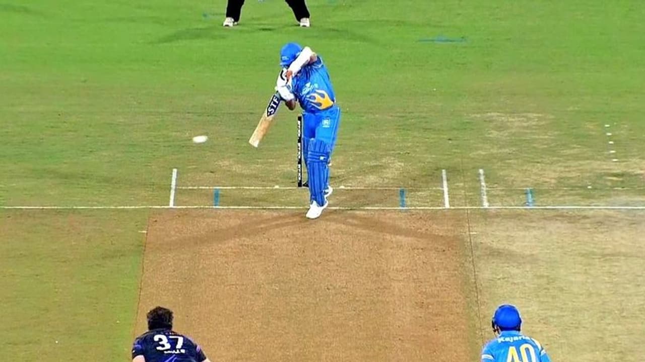 49 की उम्र में भी सचिन ने जड़े लाजवाब शॉट्स, शेन बांड की धुलाई का वीडियो वायरल, लोग बोले सचिन आला रे आला.. 49 की उम्र में भी सचिन ने जड़े लाजवाब शॉट्स, शेन बांड की धुलाई का वीडियो वायरल, लोग बोले सचिन आला रे आला..