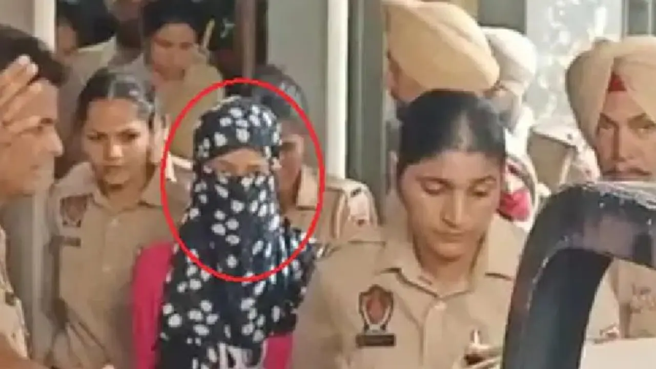 चंडीगढ़ MMS कांड में बड़ा खुलासा: लड़की के मोबाइल से 12 वीडियो और मिले, सभी फुटेज आपत्तिजनक चंडीगढ़ MMS कांड में बड़ा खुलासा: लड़की के मोबाइल से 12 वीडियो और मिले, सभी फुटेज आपत्तिजनक