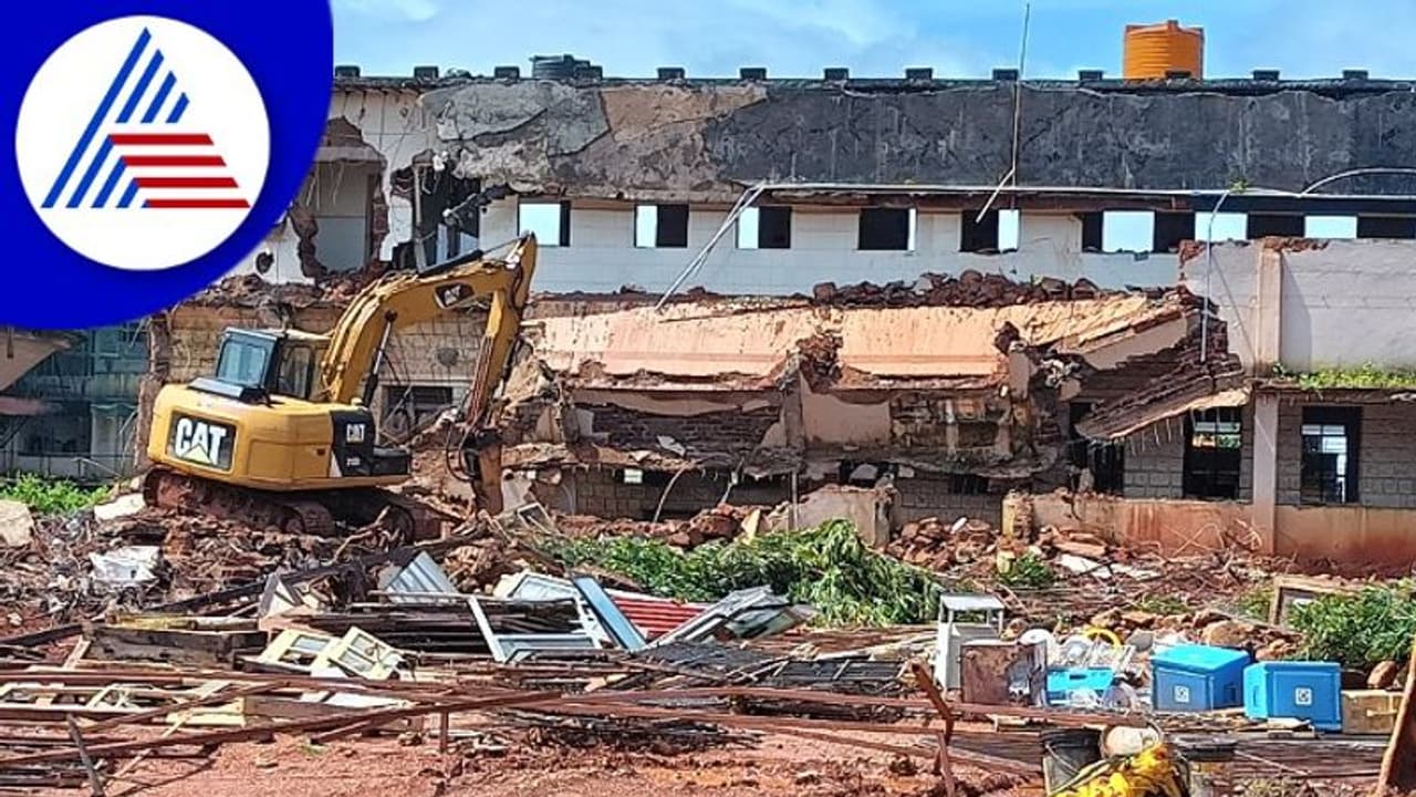 ಶಿರಸಿಯಲ್ಲಿ ಸಂಡೇ ವೈದ್ಯರೇ ಸಿಗಲ್ಲ; ಸುಸಜ್ಜಿತ ಆಸ್ಪತ್ರೆ ನಿರ್ಮಾಣಕ್ಕೆ ಆಗ್ರಹ ಶಿರಸಿಯಲ್ಲಿ ಸಂಡೇ ವೈದ್ಯರೇ ಸಿಗಲ್ಲ; ಸುಸಜ್ಜಿತ ಆಸ್ಪತ್ರೆ ನಿರ್ಮಾಣಕ್ಕೆ ಆಗ್ರಹ