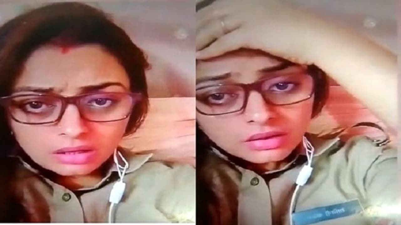 मुरादाबाद: महिला सिपाही को वर्दी पहनकर इंस्टाग्राम रील बनाना पड़ा भारी, SSP ने लिया एक्शन मुरादाबाद: महिला सिपाही को वर्दी पहनकर इंस्टाग्राम रील बनाना पड़ा भारी, SSP ने लिया एक्शन