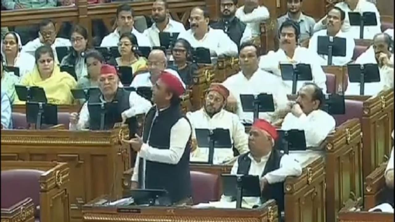 यूपी की स्वास्थ्य सेवाओं को लेकर अखिलेश यादव ने खड़े किए सवाल, सीएम योगी ने कहा पर उपदेश कुशल बहुतेरे