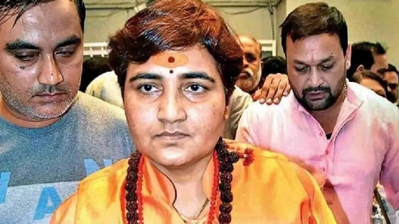 'मेरे गांव में लोग पुलिस की वजह से बेच देते हैं बेटियां, भोपाल सांसद प्रज्ञा सिंह ठाकुर ने दिया बड़ा बयान... 'मेरे गांव में लोग पुलिस की वजह से बेच देते हैं बेटियां, भोपाल सांसद प्रज्ञा सिंह ठाकुर ने दिया बड़ा बयान...