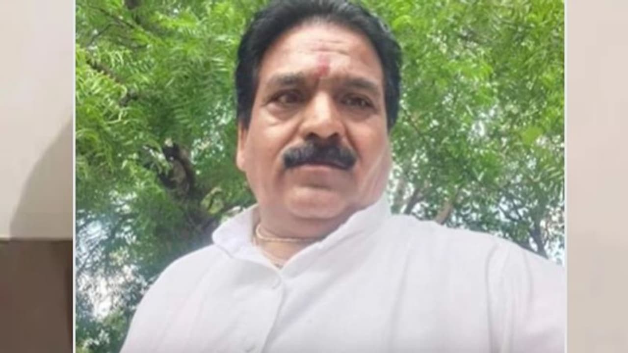 MP के गुना में कांग्रेस नेता के खिलाफ रेप का केस दर्ज: पीड़ता ने बयां की पूरी कहानी, पार्टी ने बाहर निकाला MP के गुना में कांग्रेस नेता के खिलाफ रेप का केस दर्ज: पीड़ता ने बयां की पूरी कहानी, पार्टी ने बाहर निकाला