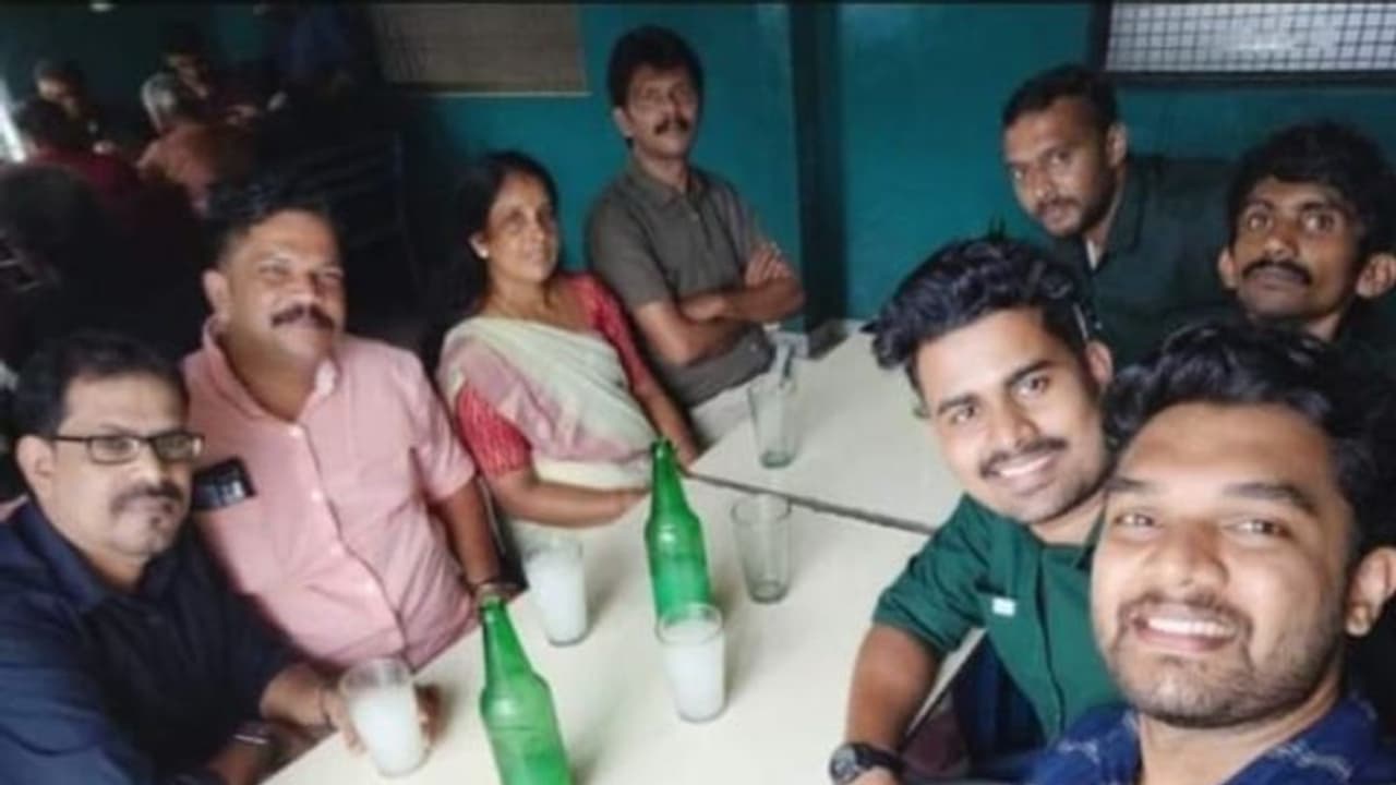 കള്ള് ഷാപ്പിൽ പഞ്ചായത്ത് പ്രസിഡന്റ്! നടപടി വേണമെന്ന് എൽസിയിൽ ചർച്ച; പറ്റില്ലെന്ന് സിപിഎം, പ്രതിഷേധം, രാജി കള്ള് ഷാപ്പിൽ പഞ്ചായത്ത് പ്രസിഡന്റ്! നടപടി വേണമെന്ന് എൽസിയിൽ ചർച്ച; പറ്റില്ലെന്ന് സിപിഎം, പ്രതിഷേധം, രാജി