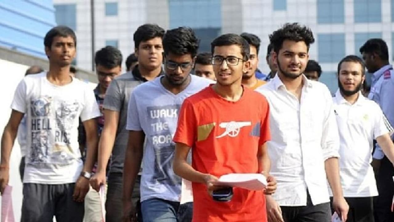 बिहार में युवाओं के लिए खुशखबरी: एक ही विभाग में निकलीं 7692 पदों की भर्ती...जानिए पूरी डिटेल बिहार में युवाओं के लिए खुशखबरी: एक ही विभाग में निकलीं 7692 पदों की भर्ती...जानिए पूरी डिटेल