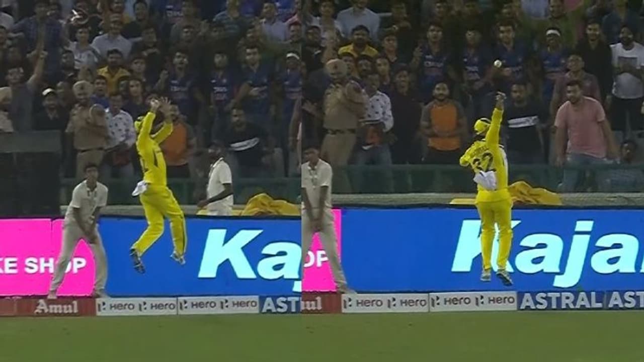 അസാധ്യം, അപാരം; ഹര്ഷലിന്റെ സിക്സ് തടഞ്ഞ മാക്സ്വെല്ലിന്റെ ഫീല്ഡിംഗ് കണ്ട് കണ്ണുതള്ളി ക്രിക്കറ്റ് ലോകം അസാധ്യം, അപാരം; ഹര്ഷലിന്റെ സിക്സ് തടഞ്ഞ മാക്സ്വെല്ലിന്റെ ഫീല്ഡിംഗ് കണ്ട് കണ്ണുതള്ളി ക്രിക്കറ്റ് ലോകം