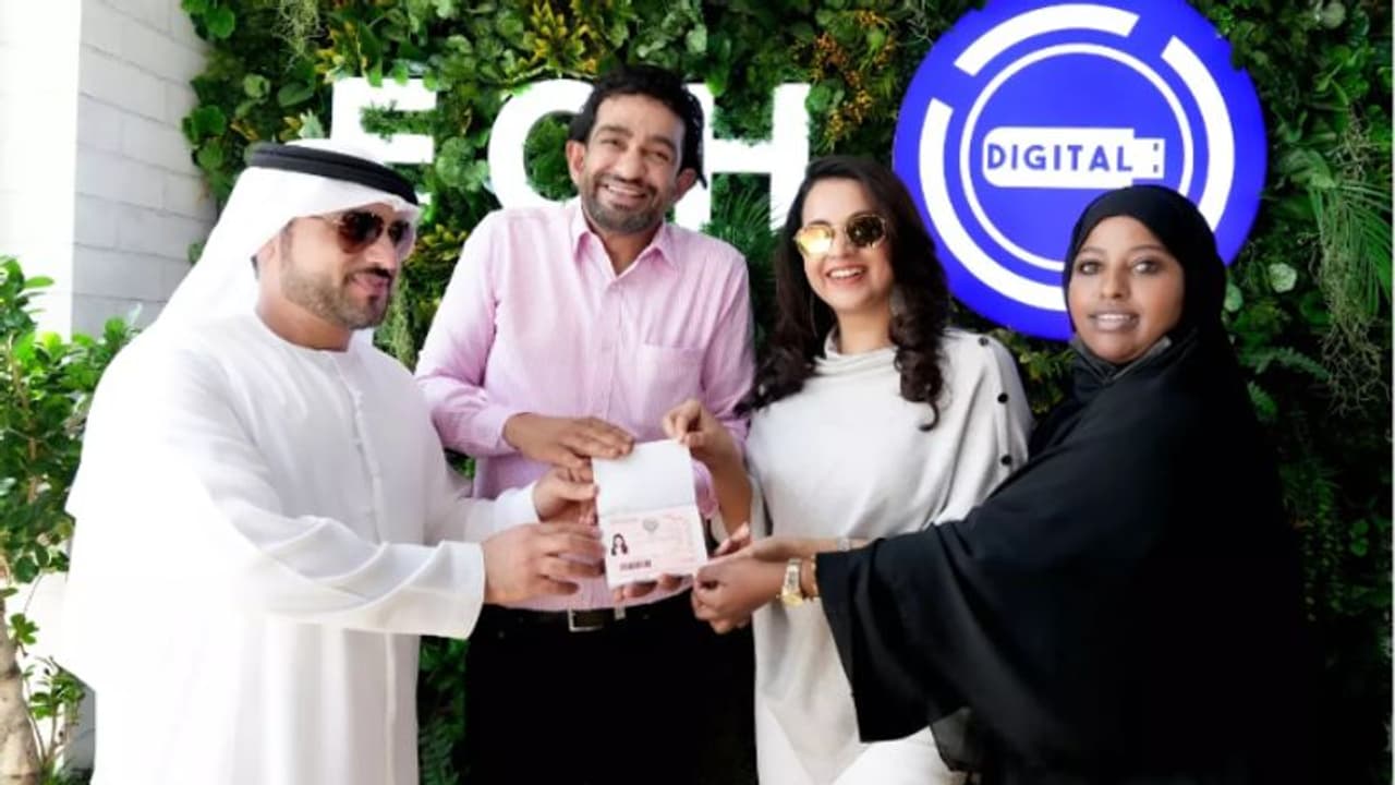 നടി ഭാവന യുഎഇ ഗോള്‍ഡന്‍ വിസ സ്വീകരിച്ചു