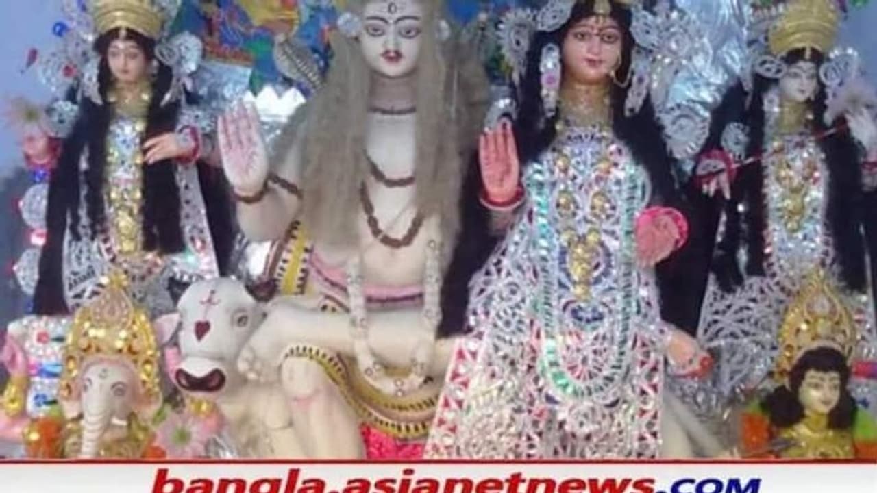 দশভূজা নয় দেবী এখানে হরগৌরী, ১০৪ বছরের ঐতিহ্যময় ইতিহাসের সাক্ষী হাওড়ার মাকড়দহ শ্রীমানী বাড়ির পুজো দশভূজা নয় দেবী এখানে হরগৌরী, ১০৪ বছরের ঐতিহ্যময় ইতিহাসের সাক্ষী হাওড়ার মাকড়দহ শ্রীমানী বাড়ির পুজো