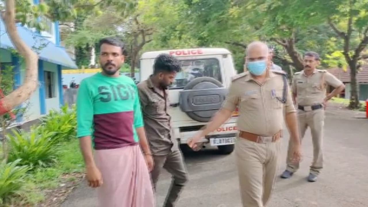 യുവതിയെ ഓട്ടോഡ്രൈവര്‍ക്കൊപ്പം ഇരുത്തി ചിത്രമെടുത്തു, പ്രചരിപ്പിക്കുമെന്ന് ഭീഷണി; പട്ടാപ്പകല്‍ സദാചാര ആക്രമണം