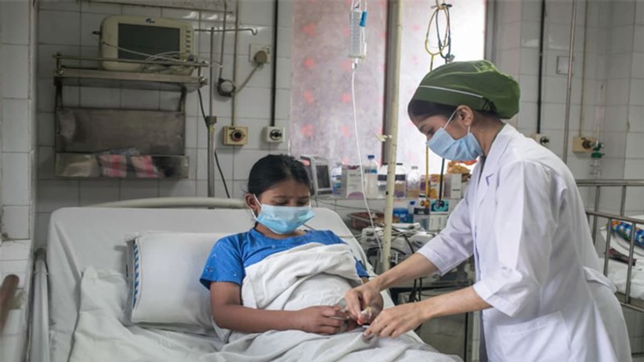 बदलते मौसम के साथ क्या बार बार बच्चे हो रहे हैं बीमार, तो उनकी डाइट में शामिल करें ये 5 सुपरफूड्स