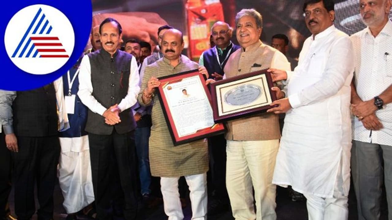 ದಿನದ 24 ಗಂಟೆಯೂ ಹೋಟೆಲ್ ತೆರೆಯಲು ಅವಕಾಶವಿಲ್ಲ: ಸಿಎಂ ದಿನದ 24 ಗಂಟೆಯೂ ಹೋಟೆಲ್ ತೆರೆಯಲು ಅವಕಾಶವಿಲ್ಲ: ಸಿಎಂ