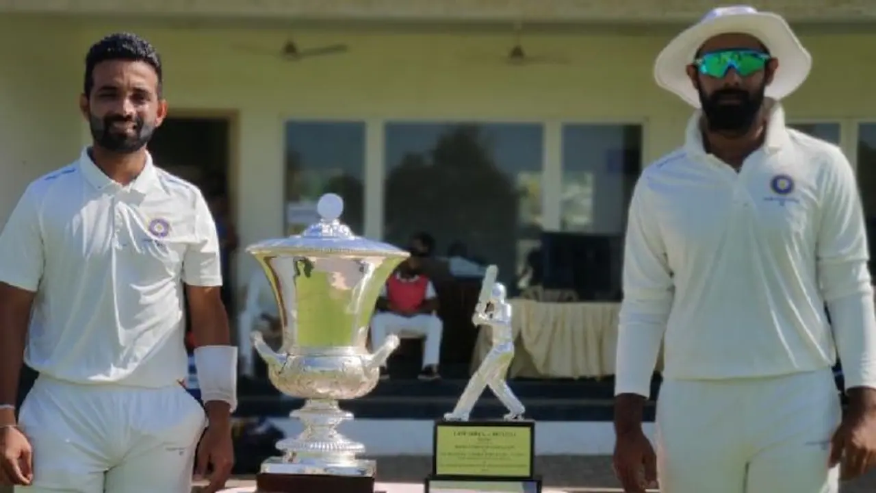 Duleep Trophy Final: ಟಾಸ್ ಗೆದ್ದು ಬ್ಯಾಟಿಂಗ್ ಆಯ್ದುಕೊಂಡ ಪಶ್ಚಿಮ ವಲಯಕ್ಕೆ ಆರಂಭಿಕ ಆಘಾತ Duleep Trophy Final: ಟಾಸ್ ಗೆದ್ದು ಬ್ಯಾಟಿಂಗ್ ಆಯ್ದುಕೊಂಡ ಪಶ್ಚಿಮ ವಲಯಕ್ಕೆ ಆರಂಭಿಕ ಆಘಾತ