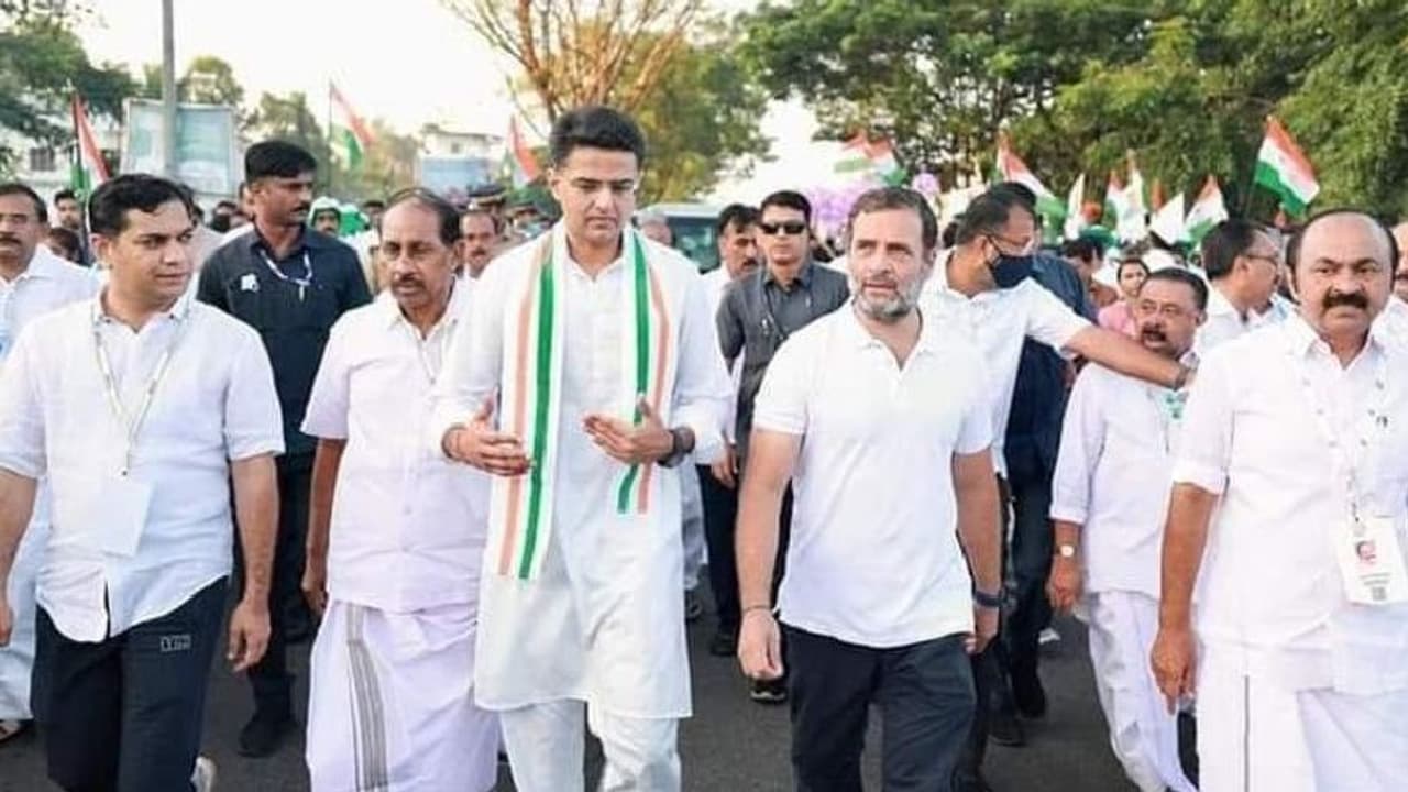 राजस्थान की राजनीति में भूचालः उधर CM अशोक गहलोत दिल्ली पहुंचे, इधर राहुल गांधी से मिले सचिन पायलट राजस्थान की राजनीति में भूचालः उधर CM अशोक गहलोत दिल्ली पहुंचे, इधर राहुल गांधी से मिले सचिन पायलट