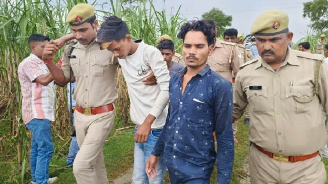 लखीमपुर कांड के आरोपितों को लेकर घटनास्थल पर पहुंची SIT की टीम, किया जा रहा रिक्रीएशन लखीमपुर कांड के आरोपितों को लेकर घटनास्थल पर पहुंची SIT की टीम, किया जा रहा रिक्रीएशन