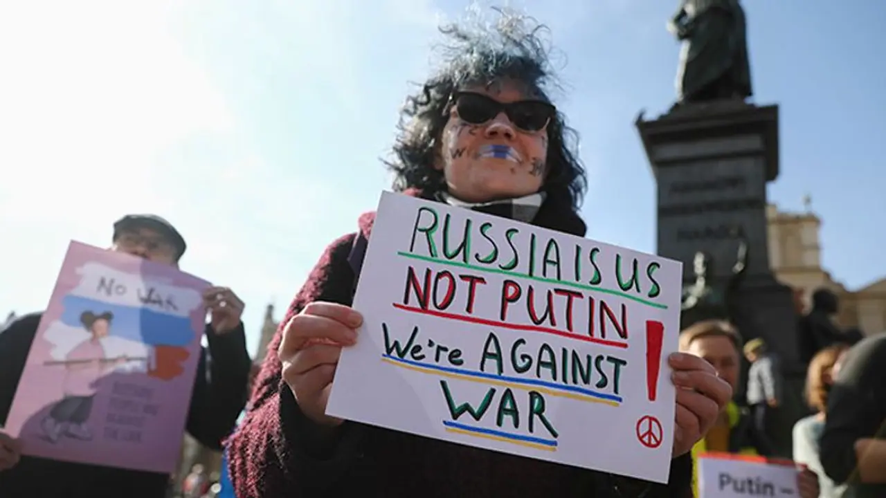 ರಷ್ಯಾ ಬಿಟ್ಟು ತೆರಳುವುದು ಹೇಗೆ?, ಕೈ ಮುರಿದುಕೊಳ್ಳುವುದು ಹೇಗೆ? ಪ್ರಶ್ನೆಗಳು ರಷ್ಯಾ ಗೂಗಲ್‌ನಲ್ಲಿ ಟ್ರೆಂಡಿಂಗ್‌!